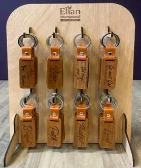 Display houten sleutelhangers
